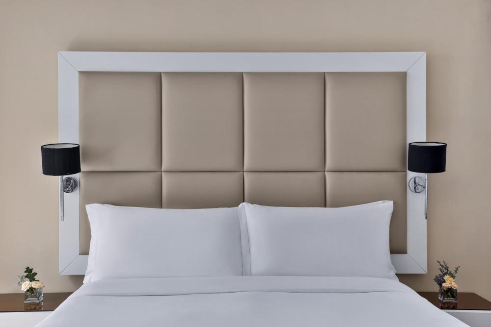 Deluxe One Bedroom Sea View Apartment - Complimentary Transfer to Mall of the Emirates, Mashreq Metro Station & JBR Beach